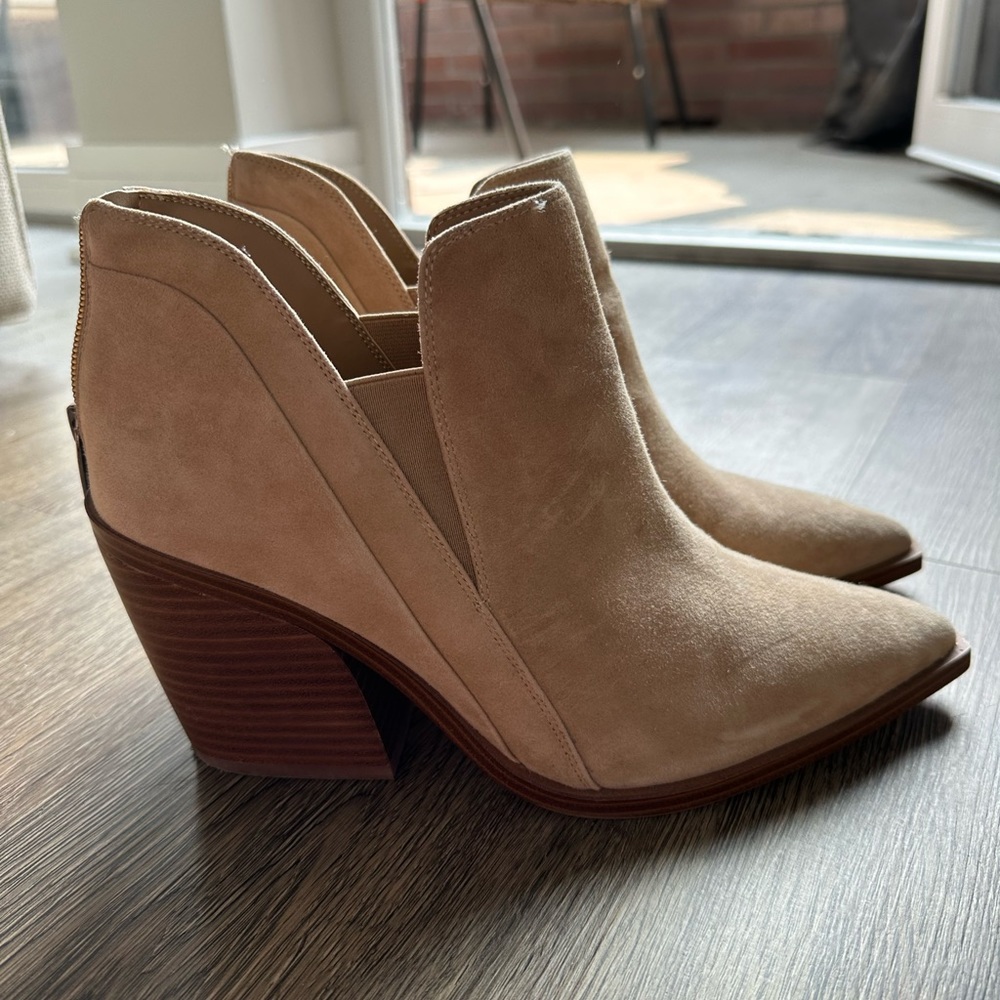 leather Nude color Vince Camuto booties
